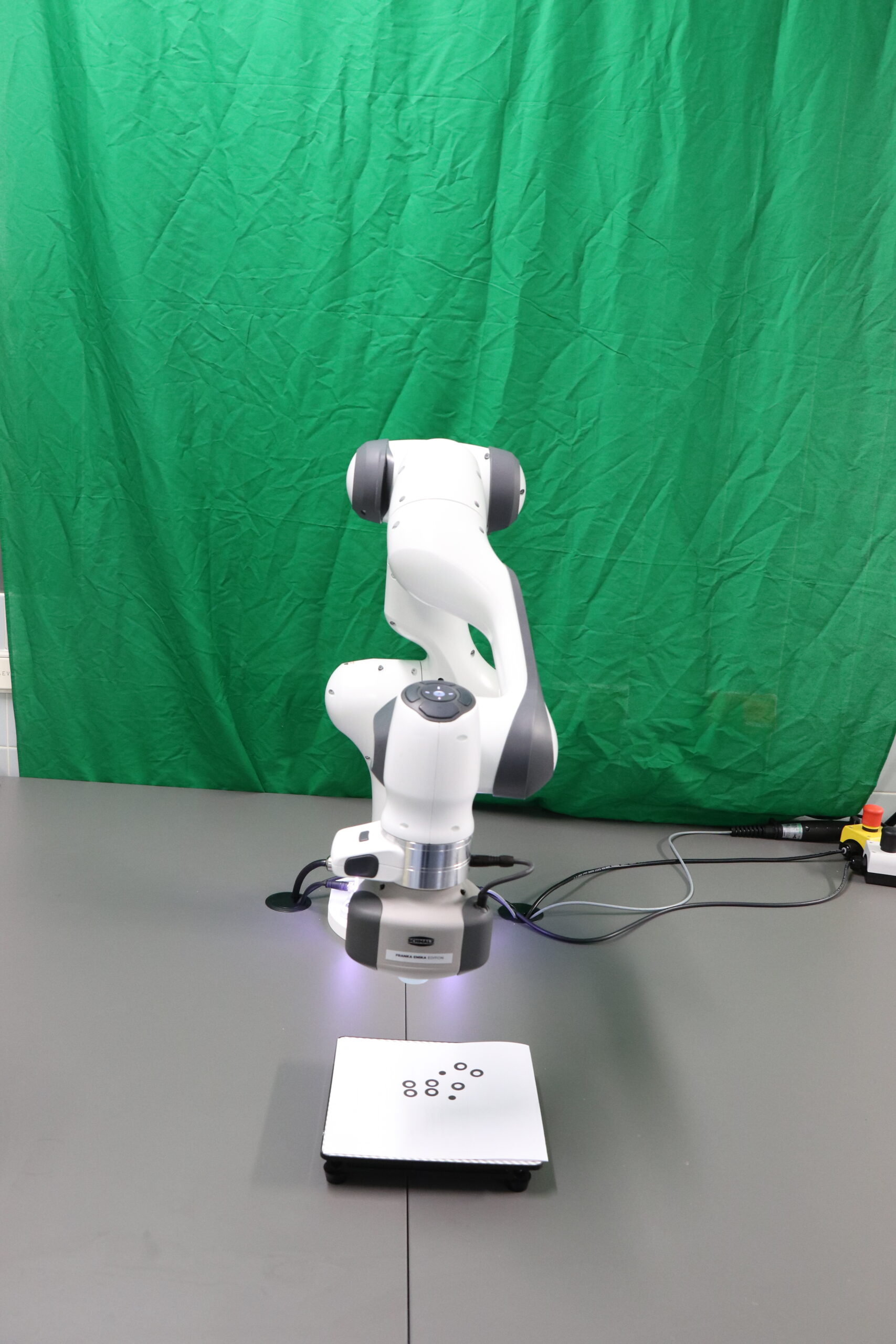 Robot avec préhenseur à vide